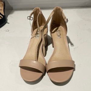 Heels size 7.0 nude